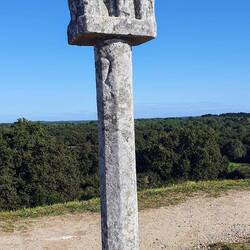 Interessantes Kreuz am Rande der Steinfelder
