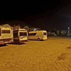 Unglaublich. Der Mittlere kam als Letzter. Kuschelparker😡