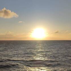 Lever du soleil depuis le ferry, en route vers Bora Bora