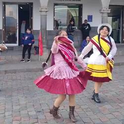 "Du sollst nicht mit dem Handy spielen, sondern das Becken!"