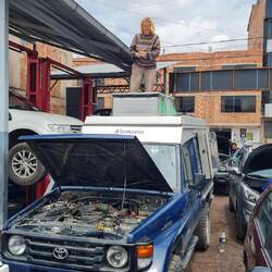 Immer mal wieder ... hier zur Reinigung des Wasserabscheiders vom Staub der Pisten