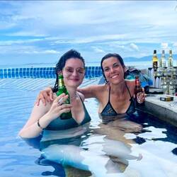Koh Pha Ngan - première chose à faire en arrivant : bière dans la piscine !