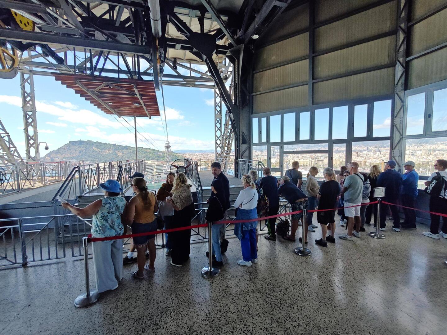 Mit der Gondel vom Hafen zum Park Montjuic