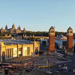 Ausblick vom Dach der Arena zum Sonnenuntergang