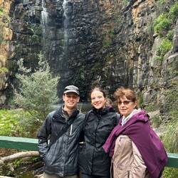 Sonja, Jasmin und Tim im Park