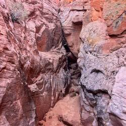 Hier wird es eng. ein sog. "slot canyon"