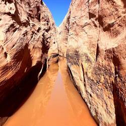 Wasser im ersten Canyon