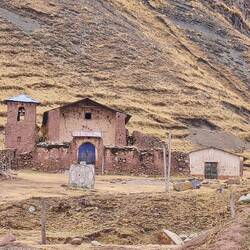 Kirche in einem winzigen Ort auf unserer Rundtour