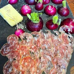 Saucisson and radish