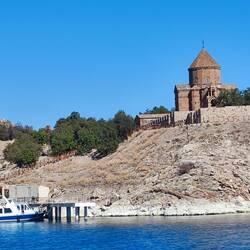Anlegestelle und Armenische Kirche