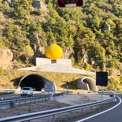 Die Einfahrt zum Tal des Todes 🤪🧐anschnallen , rauchen einstellen und die Sitze grade