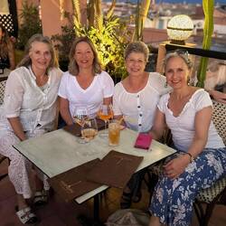 Wieder eine einladende Dachterrasse- wir freuen uns aufs Essen 😃