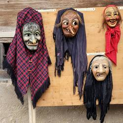 One artisan was carving masks right in front of us