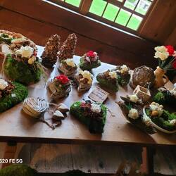 Another artisan made wreaths from flowers gathered around the museum