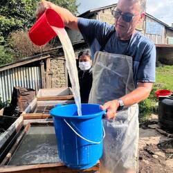 Mixing the pulp with water