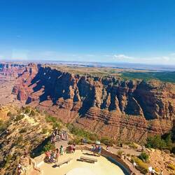 On voit bien le plateau du Colorado qui est en pente!