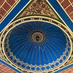 Dachhimmel in einer Laube