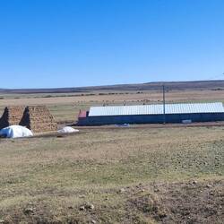 typischer Bauernhof mit Heu-Lager