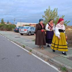 There were lots of locals in traditional dress heading to some sort of gathering.