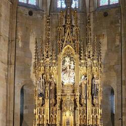 Der Altar der Kirche in Hondarribia