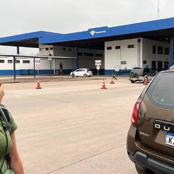 Zuerst müssen wir aus Brasilien auschecken, bevor wir über die Grenze gehen