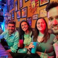 An Andi's Geburtstag gehen wir in eine Bar