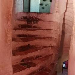 Treppenhaus im Torturm. Die Stufen waren sehr, sehr kurz, auch für meine Füße.