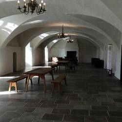 Zur Zeit des Bischofs war dies wohl die Kornkammer. Er durfte ja Steuern eintreiben.