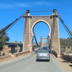 Eine schöne Hängebrücke