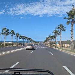 Die prächtige Avenue Moustapha Assayeh führt nach Rabat