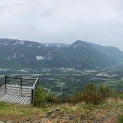 Aussichtspunkt mit Blick über Etschtal