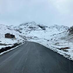 dänn no über de Flüela, alles wiiss❄️☃️2Grad🥶2383 m ü. M.