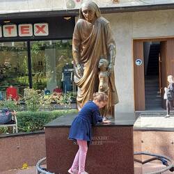 Mutter Tereza ist überall! Sie ist die Heilige des Balkans