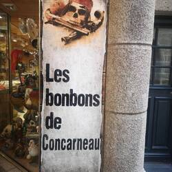 Bonbons und Schokolade gibt's in jeder bretonischen Altstadt