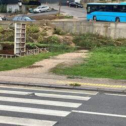 Ziemlich cooler Gehweg 🤣🤣🤣 Fazit: dreckige Schuhe