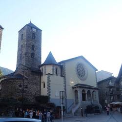 Die alte Kirche im kleinen historischen Zentrum