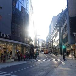 Erstaunlich: Mitten in den Bergen das reinste Shopping Paradies