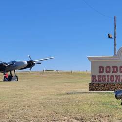 Douglas B 26 Invader als Mahnmal zur Erinnerung an die Airforce Base in Dodge City von 1942 bis 1945