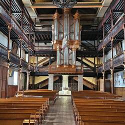 Das Kirchenschiff mit 3 Etagen