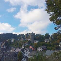 Blick von der Ruine Richtung Burg Monschau