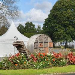Die Schnecke am Stadteingang von Pont l'Abbeè