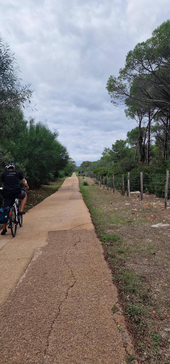 Radfahren kann man hier, im Gegensatz zur Ostseite der Insel, sehr gut.