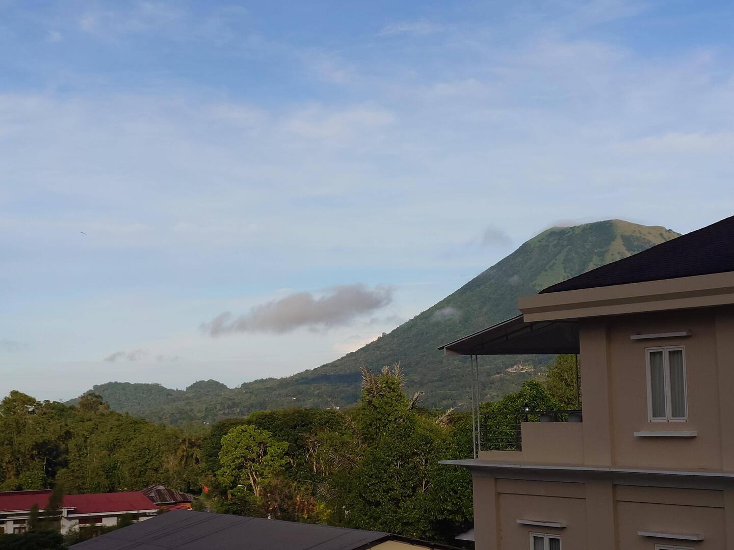Der Vulkan Lokon zeigt sich heute Morgen mal ganz😀