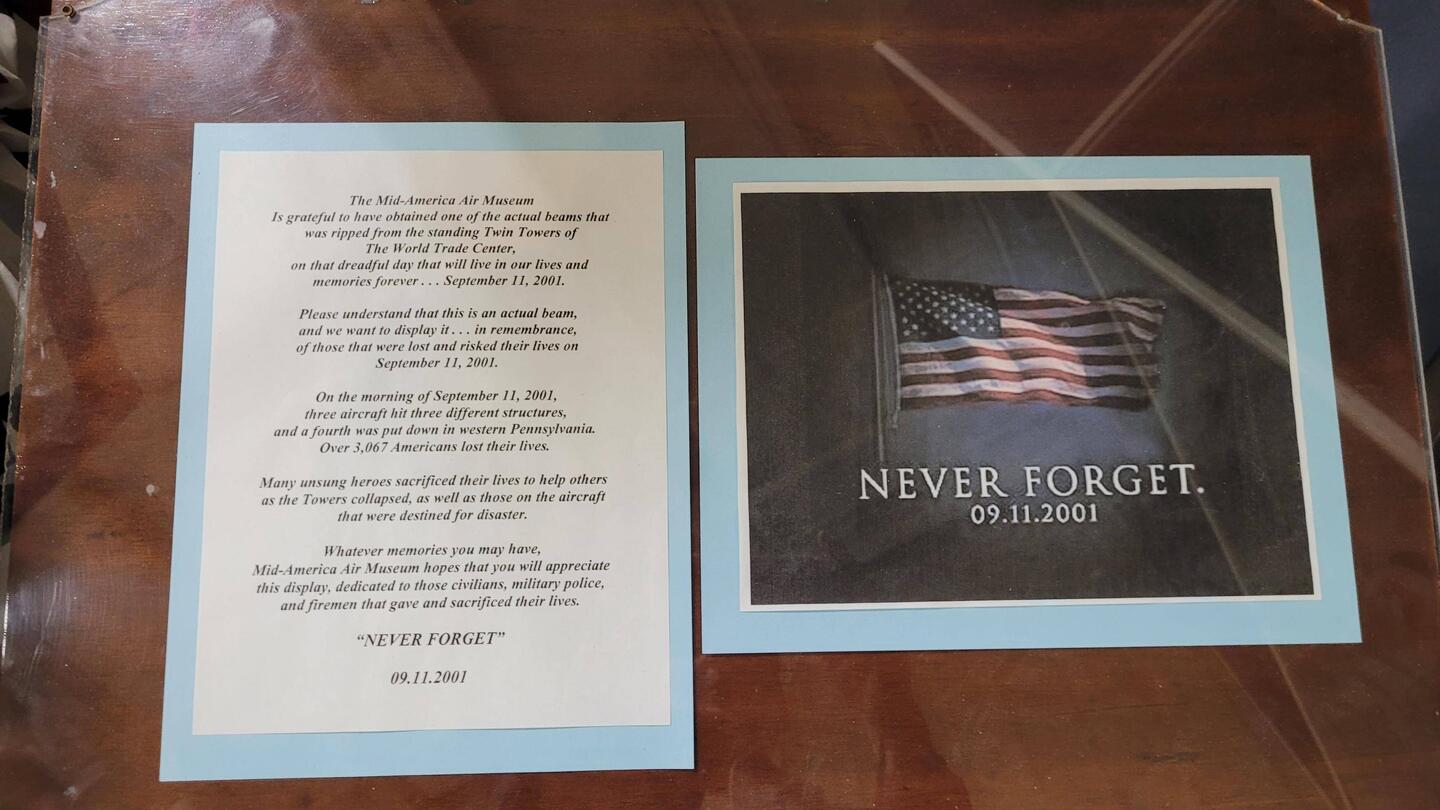 Selbstverständlich erinnert das Museum mit einem Stück Stahl der Türme an 9/11