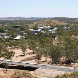 Blick über Alice Springs und den Anzac Hill