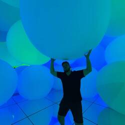 Teamlab planets