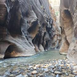 Le passage se rétrécit