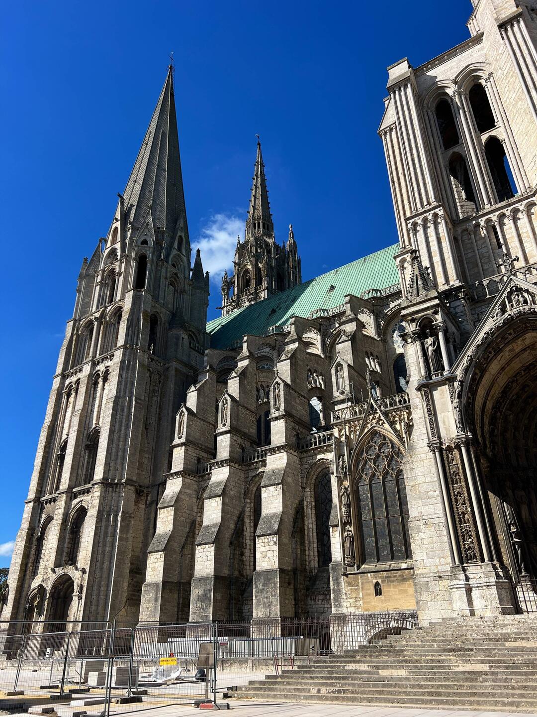 Chartres cathedral and its flying buttresses.