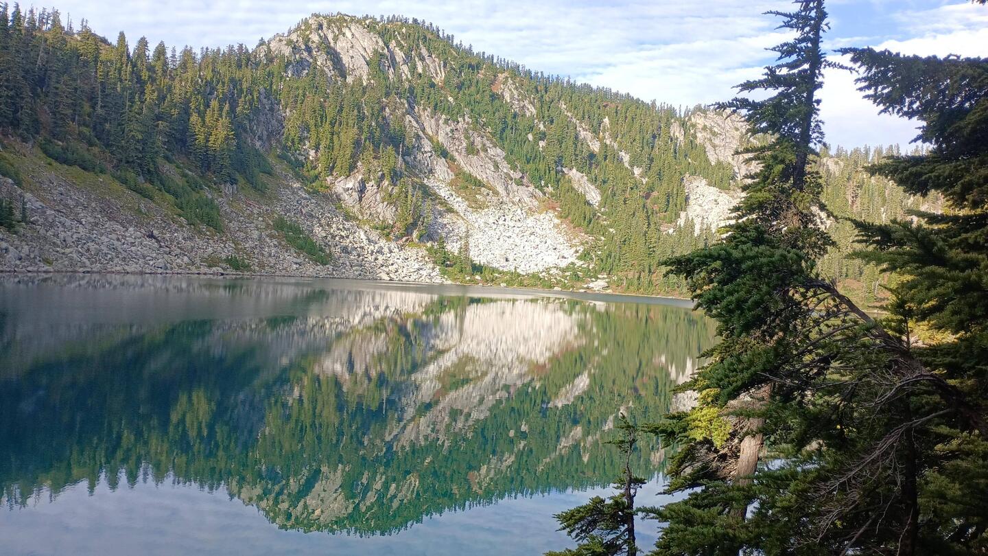 Es gibt schlimmere Orte um zu stranden ;)