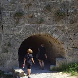 Dicke Mauern, niedrige Gänge